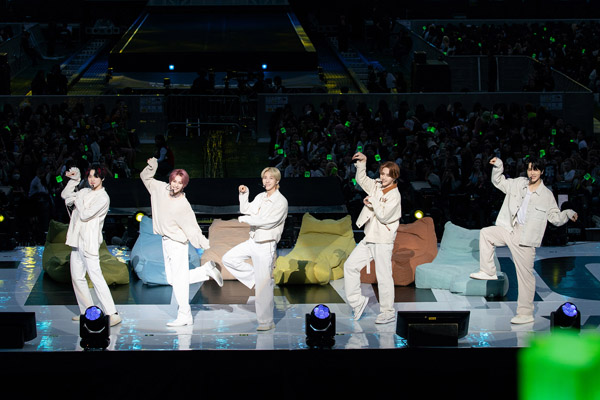 'NCT NATION'正规四辑收录曲《Kangaroo》舞台 (左起辰乐, YANGYANG, 仁俊, KUN, 志晟).jpg